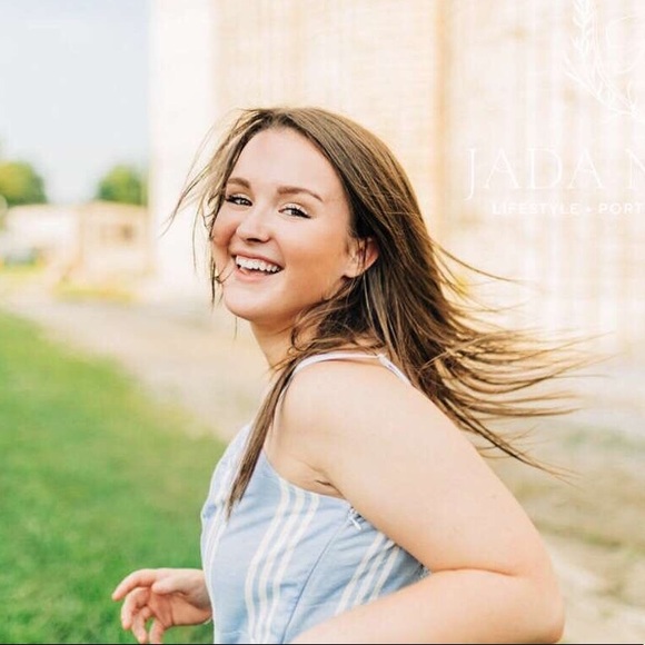 🌸 ABOUT ME & CLOSET DETAILS - Picture 3 of 8